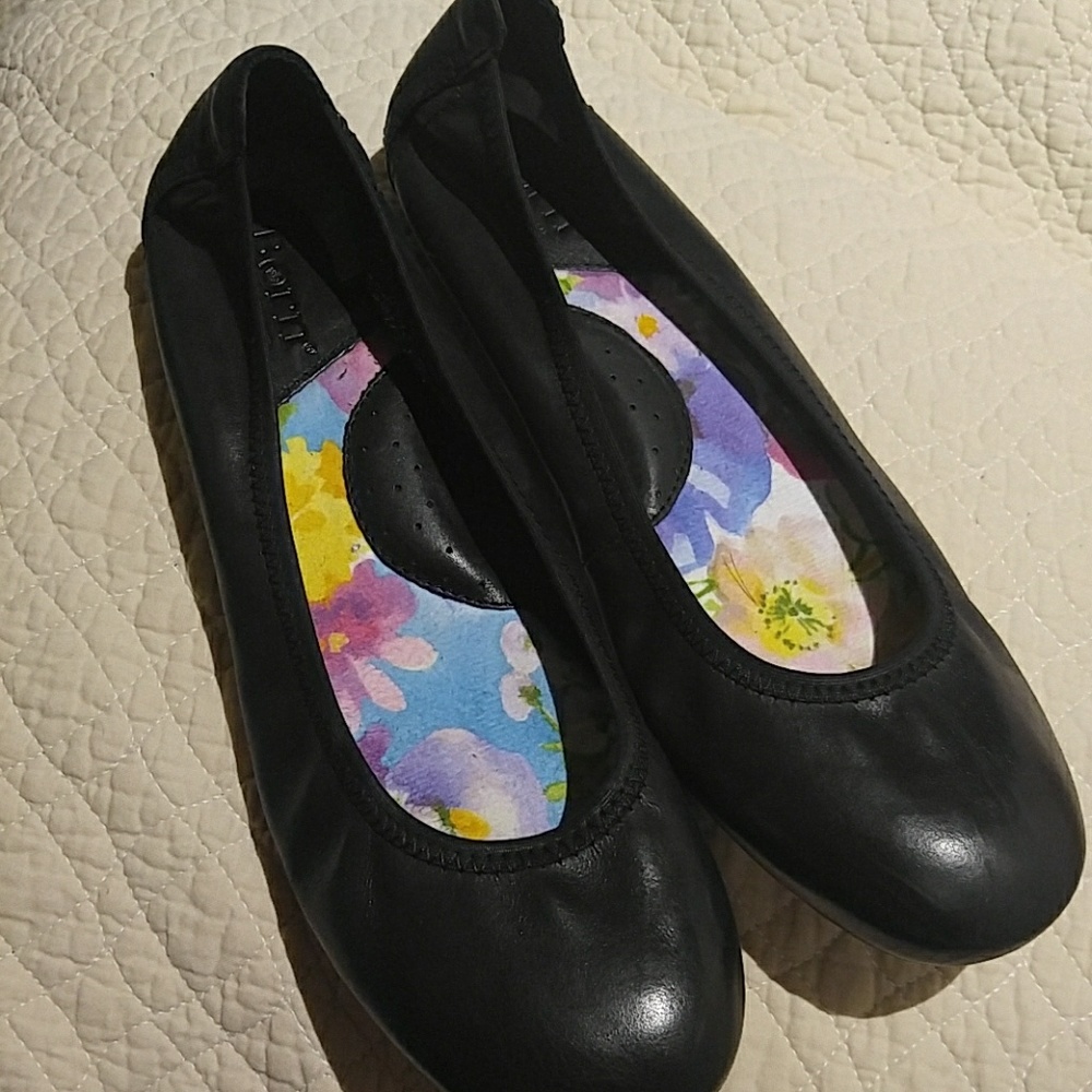 Black leather flats size 8.5 /40